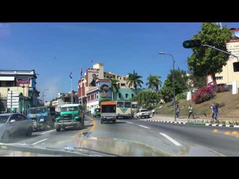 Fahrt durch Santiago de Cuba im Ford Oldtimer