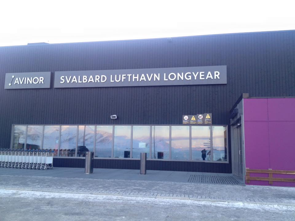 Longyearbyen Flughafen Spitzbergen © Ines Erlacher und Thomas Mussbacher