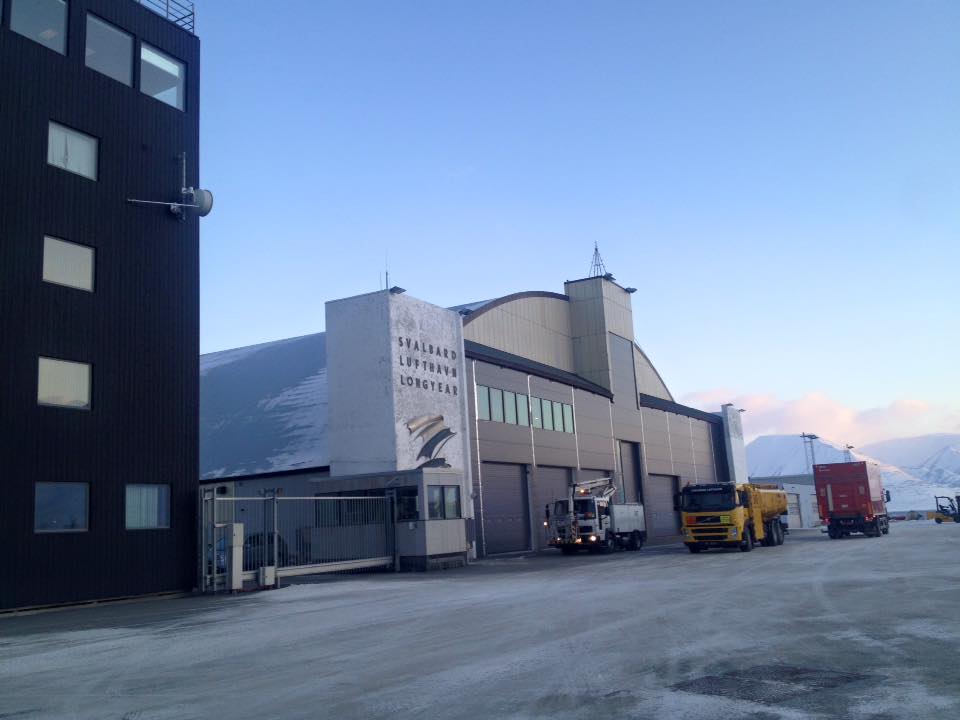 Longyearbyen Flughafen Spitzbergen © Ines Erlacher und Thomas Mussbacher