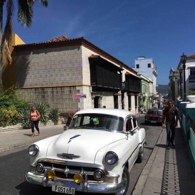 Ältestes Haus und Oldtimer Parque Cespedes Sehenswertes in Santiago de Cuba - das ursprüngliche Kuba - Fidel Castro Revolution - Reisebericht, Ausflüge und Tipps www.gindeslebens.com