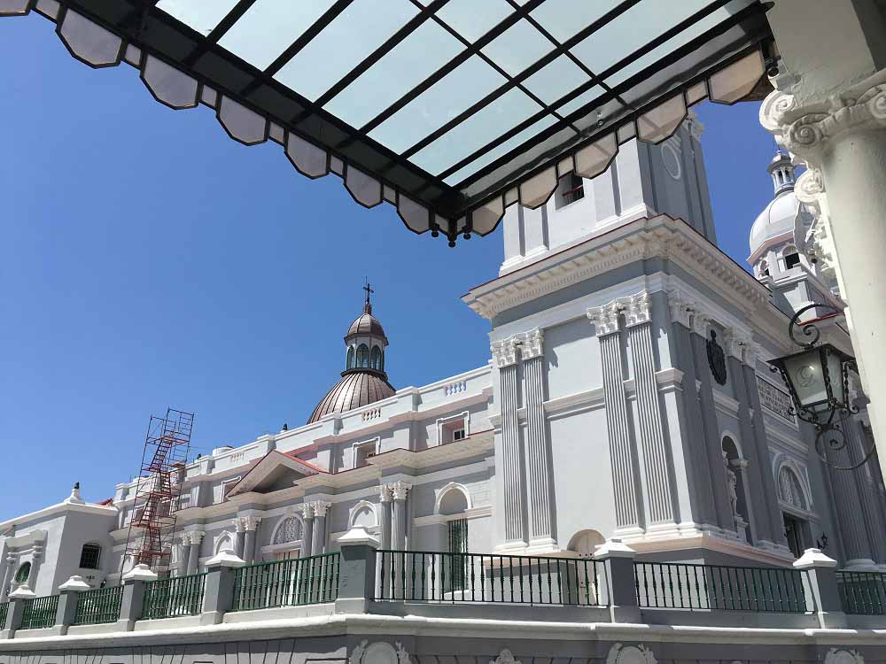 Blick auf die Kathedrale Sehenswertes in Santiago de Cuba - das ursprüngliche Kuba erleben - Reisebericht, Ausflüge und Tipps www.gindeslebens.com