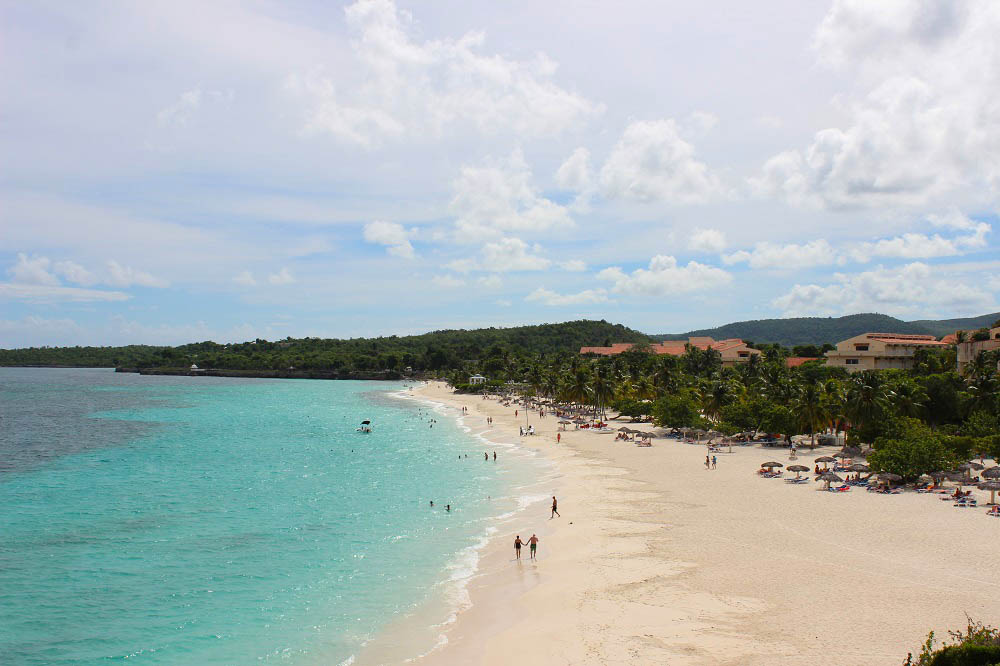 Blick auf die Playa Esmeralda vom Las Guanas Trail Kuba Karibik Naturschutzgebiet www.gindeslebens.com