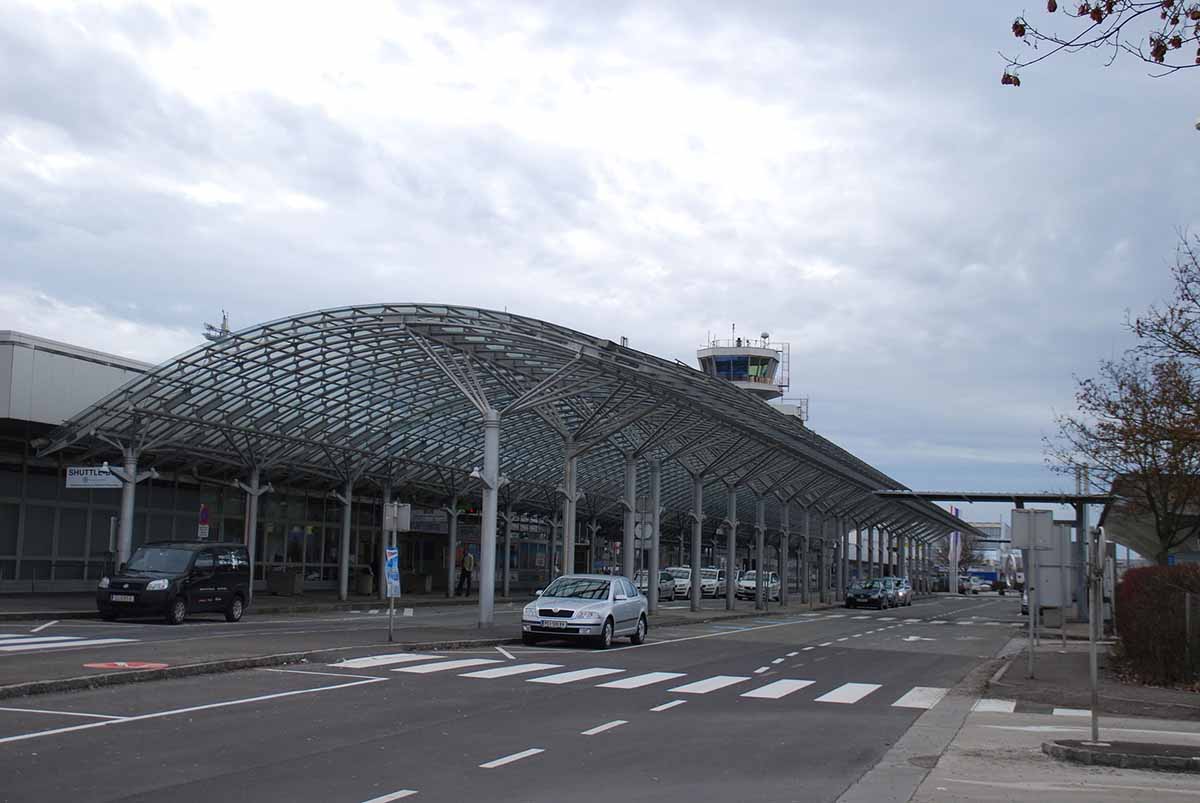 Flughafen Linz Quelle Wikipedia Foto von Linzer