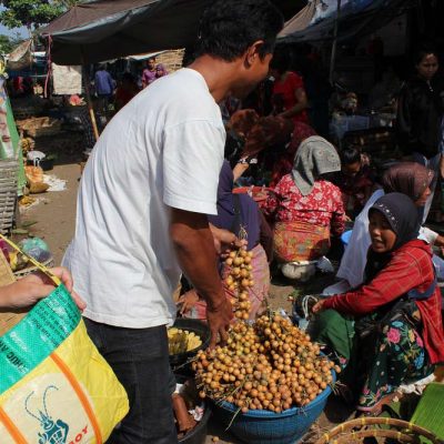 Ausflug Monkey Forrest Lombok Einkaufen am Markt Pasar Gunungsari Lombok Indonesien Asien Hoteltipp, Sehenswertes und Reisebericht Lombok unbekannte Perle Indonesiens www.gindeslebens.com