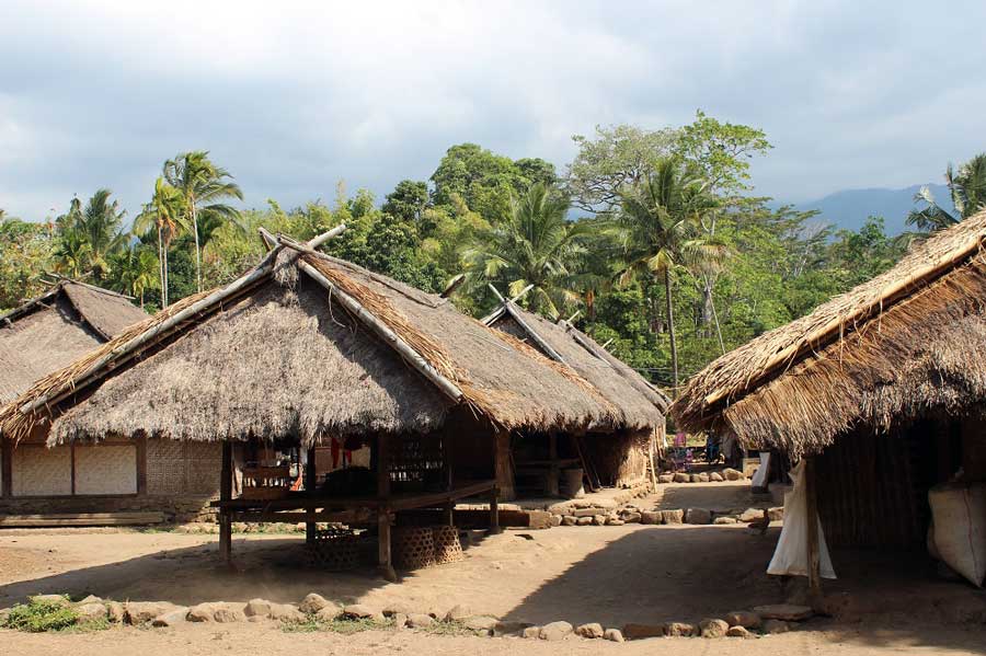 Ursprüngliches Dorf Ausflug Wasserfall Mount Rinjani Wasserfall Lombok Indonesien Asien Hoteltipp, Sehenswertes und Reisebericht Lombok unbekannte Perle Indonesiens www.gindeslebens.com