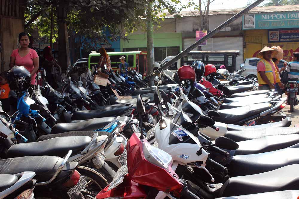 Parkplatz Markt Pasar Gunungsari Lombok Indonesien Asien Hoteltipp, Sehenswertes und Reisebericht Lombok unbekannte Perle Indonesiens www.gindeslebens.com