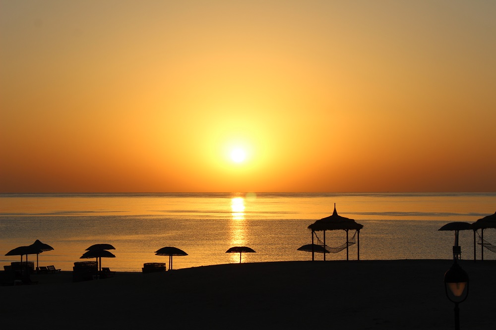 Sonnenaufgang am Strand Hotel Gorgonia Beach Marsa Alam Ägypten Tauchparadies in der Krise Afrika www.gindeslebens.com