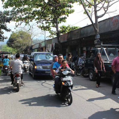 Parkplatz Markt Pasar Gunungsari Lombok Indonesien Asien Hoteltipp, Sehenswertes und Reisebericht Lombok unbekannte Perle Indonesiens www.gindeslebens.com