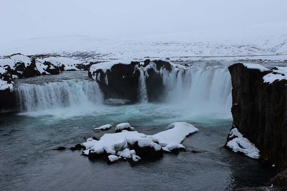 Godafoss Fahrt entlang der Ostküste - Roadtrip Islands Ostküste www.gindeslebens.com © Ines Erlacher und Thomas Mussbacher