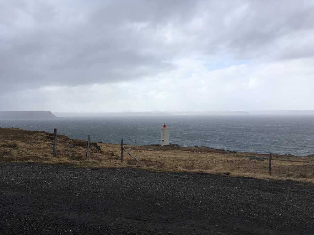 Leuchtturm Halbinsel Vatnsnes Islands Norden Roadtrip Island gindeslebens.com © Thomas Mussbacher und Ines Erlacher 