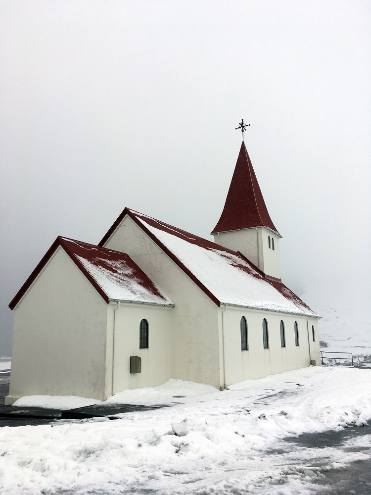 Kirche Vik Island Roadtrip Südküste gindeslebens.com © Thomas Mussbacher und Ines Erlacher