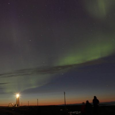 Nordlichter (Aurora Borealis) beim Grótta Leuchtturm Roadtrip Island gindeslebens.com © Thomas Mussbacher und Ines Erlacher