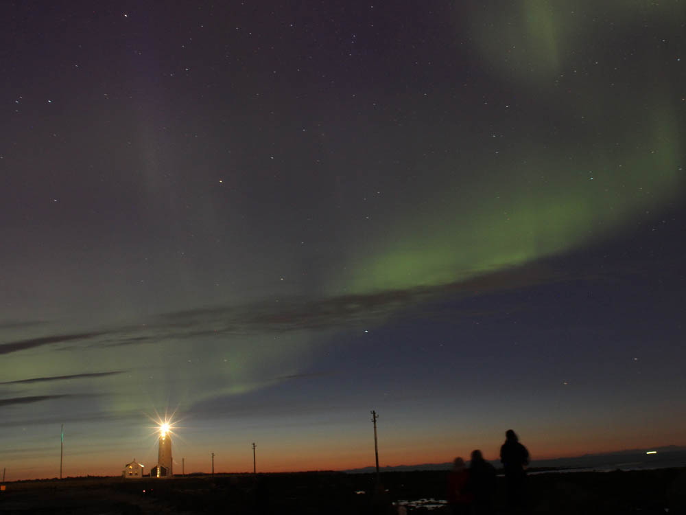 Nordlichter (Aurora Borealis) beim Grótta Leuchtturm Roadtrip Island gindeslebens.com © Thomas Mussbacher und Ines Erlacher