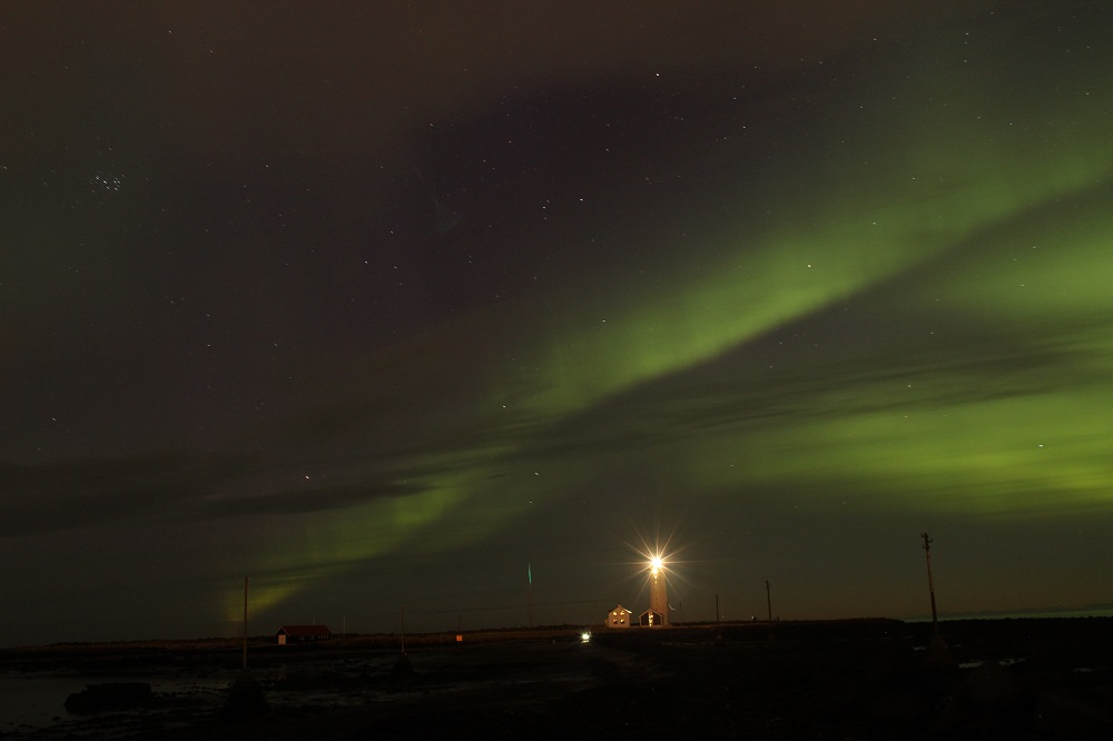 Nordlichter (Aurora Borealis) beim Grótta Leuchtturm Roadtrip Island gindeslebens.com © Thomas Mussbacher und Ines Erlacher