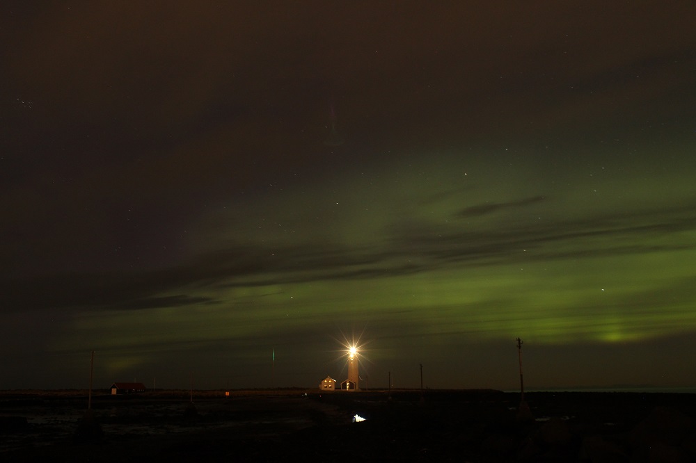 Nordlichter (Aurora Borealis) beim Grótta Leuchtturm Roadtrip Island gindeslebens.com © Thomas Mussbacher und Ines Erlacher