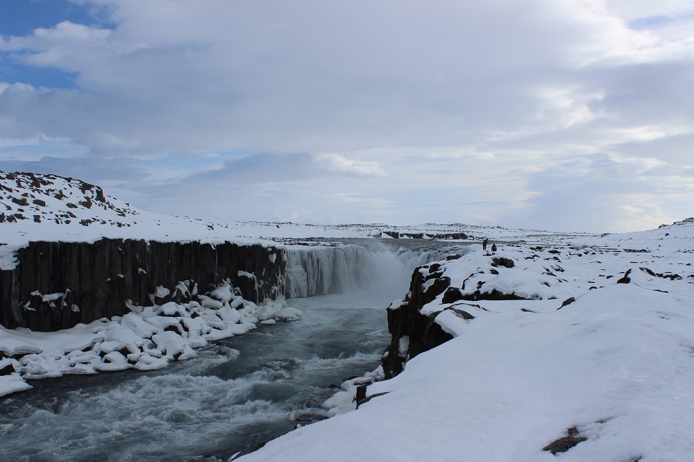 Wasserfall Selfoss Fahrt entlang der Ostküste - Roadtrip Islands Ostküste www.gindeslebens.com © Ines Erlacher und Thomas Mussbacher