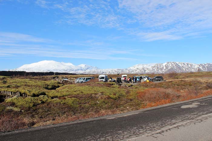 Parkplatz Silfra Diving Silfra Spalte, Þingvellir Nationalpark und Þingvallakirkja Roadtrip Island gindeslebens.com © Thomas Mussbacher und Ines Erlacher