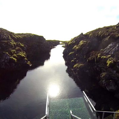 Blick auf die Silfra Spalte Silfra Spalte, Þingvellir Nationalpark und Þingvallakirkja Roadtrip Island