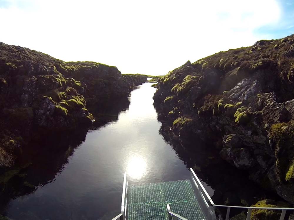 Blick auf die Silfra Spalte Silfra Spalte, Þingvellir Nationalpark und Þingvallakirkja Roadtrip Island