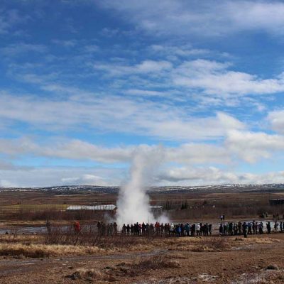 Ausbruch Geysir Strokkur Islands Südwesten und der Golden Circle Roadtrip Island gindeslebens.com © Thomas Mussbacher und Ines Erlacher