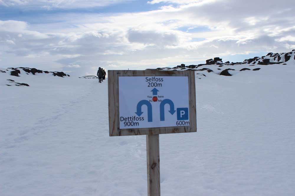 Wegweiser Dettifoss und Selfoss Roadtrip Islands Ostküste www.gindeslebens.com © Ines Erlacher und Thomas Mussbacher