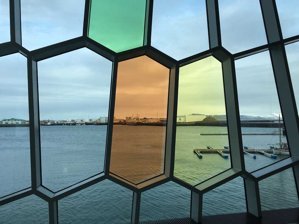 Blick aus der Harpa Island Roadtrip Reykjavik und Keflavik © www.gindeslebens.com