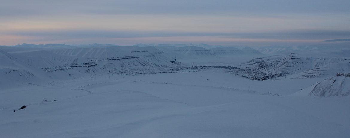 Spitzbergen – mit dem Schneemobil auf Eisbärensuche