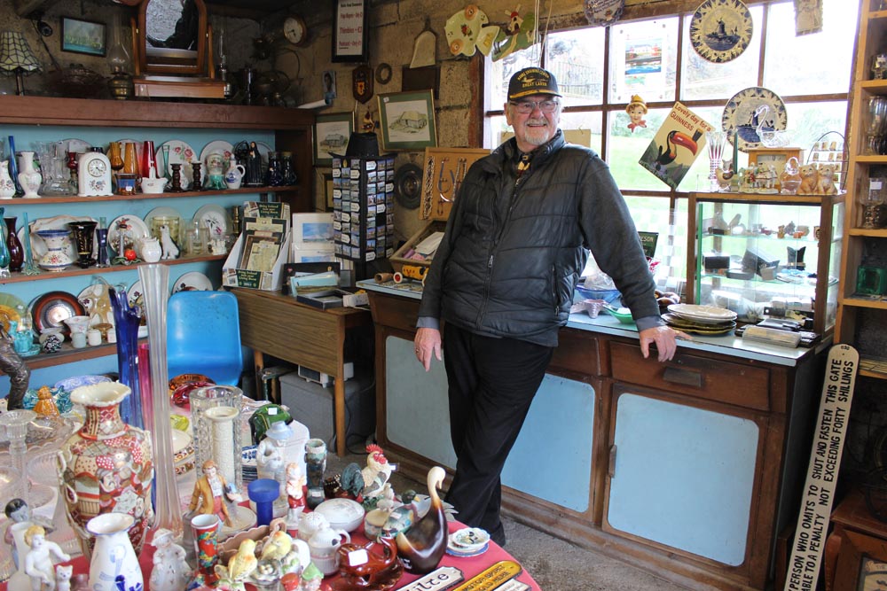 Curiosity Shop Malin Head Wild Atlantic Way Roadtrip Irland www.gindeslebens.com