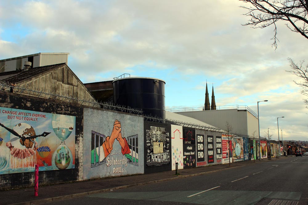 Peace Wall und Murals West Belfast - die Murals im Westen von Belfast Peace Wall www.gindeslebens.com