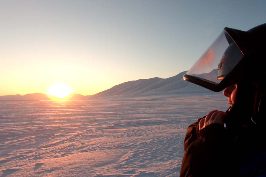 Wir sehen die Sonne - Schneemobilexpedition Barentsburg Spitzbergen Adventures www.gindeslebens.com