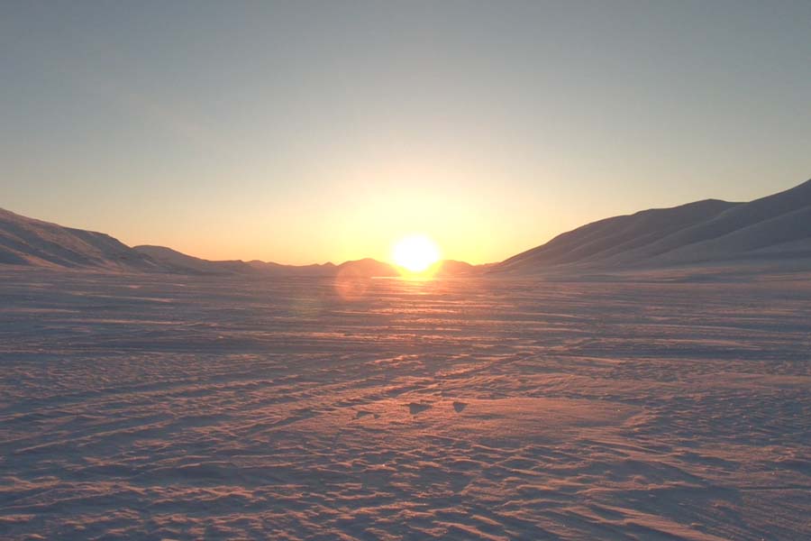 Wir sehen die Sonne - Schneemobilexpedition Barentsburg Spitzbergen Adventures www.gindeslebens.com