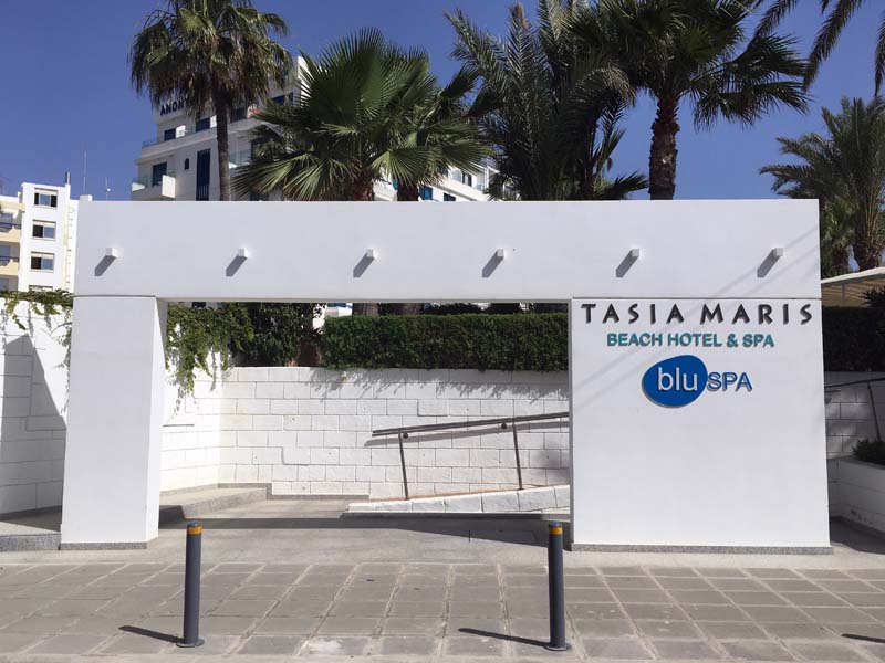Außenansicht Tasia Maris Beach Resort Kurztrip nach Ayia Napa Zypern www.gindeslebens.com