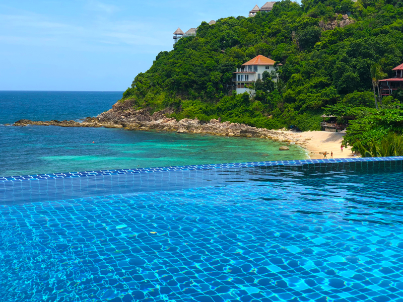 Infinity Pool mit Poolbar Sai Daeng Resort Koh Tao www.gindeslebens.com