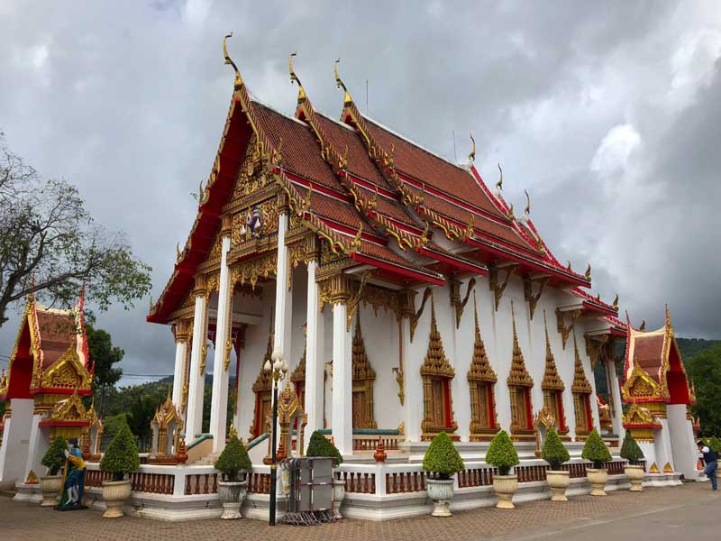 Tempelanlage Wat Chalong Phuket in der Regenzeit - Sehenswertes, Aktivitäten und Tipps www.gindeslebens.com