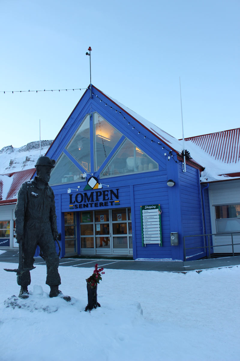 Shoppingcenter in Longyearbyen Spitzbergen Reise - Aktivitäten, Ausflüge und Touren in der Arktis im Winter www.gindeslebens.com