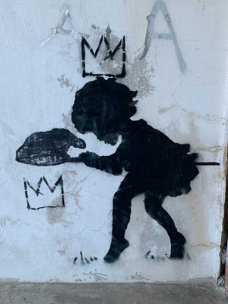 Cakes Stencils - Mädchen mit Krone Bethlehem Streetart und Murals in Palaestina www.gindeslebens.com
