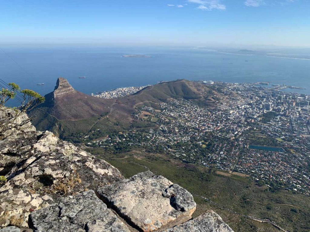 Blick vom Tafelberg auf Kapstadt www.gindeslebens.com