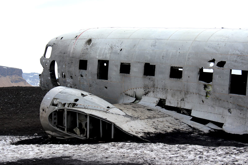 DC3 Flugzeuwrack Mietwagen Rundreise Island www.gindeslebens.com