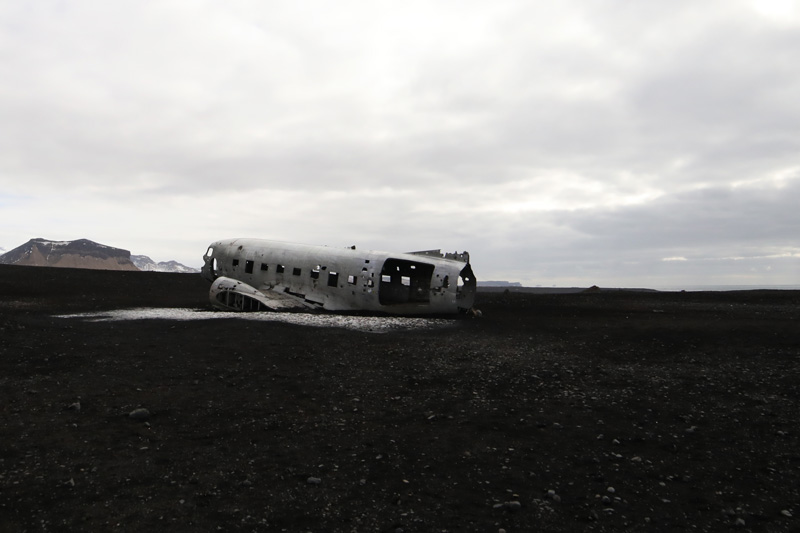 DC3 Flugzeuwrack Mietwagen Rundreise Island www.gindeslebens.com