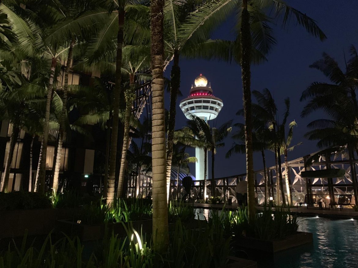 Singapur Flughafen Stopover im Crowne Plaza Changi Airport Hotel