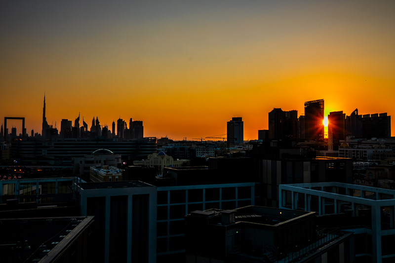 Dubai Skyline im Sonnenuntergang 