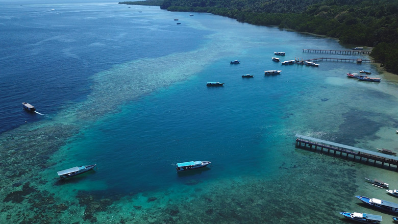 Strand Bastianos Dive Resort Bunaken Tauchen Sulawesi Indonesien